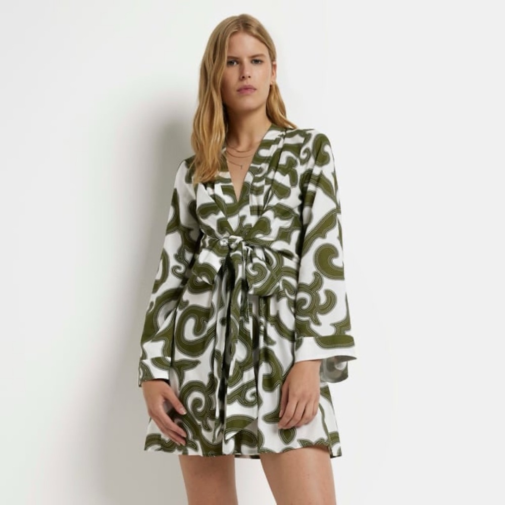 ❤️ River Island Green and Cream Paisley Tie Waist Mini Dress